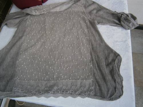 Lovely Tunic /Blouse with lace and sequins in size - M-L