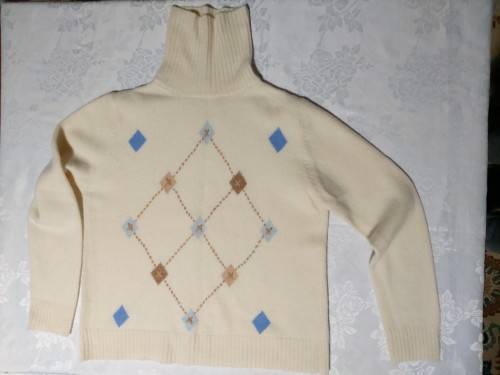 Sweater   by Queenspark - L size