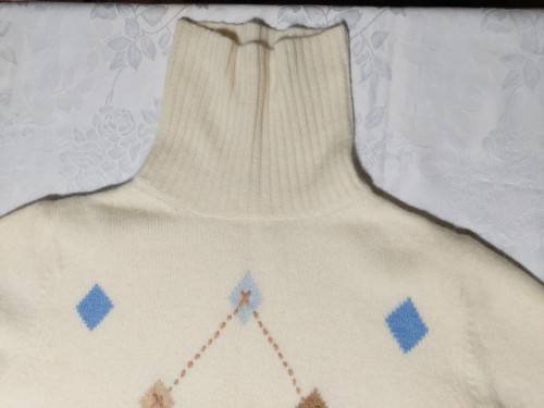 Sweater   by Queenspark - L size