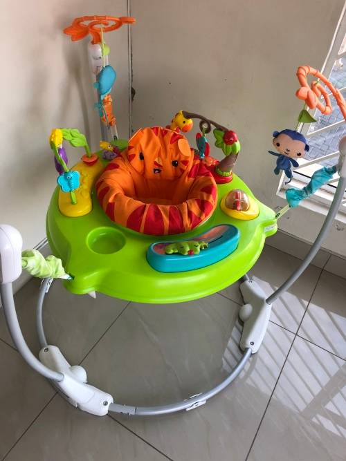 Fisher Price rainforest jumperoo (LIKE NEW)