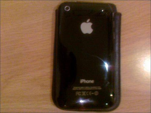 APPLE IPHONE 3GS 8GB ***UNLOCKED*** Including Genuine leather DIESEL pouch