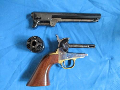 Colt 1851 Navy Revolver black powder (Pietta Italy)