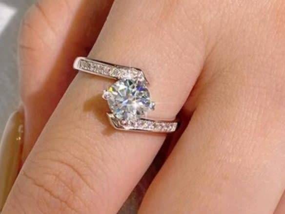 S925 Sterling Silver Elegant 100% Real 1CT Brilliant Moissanite Ring