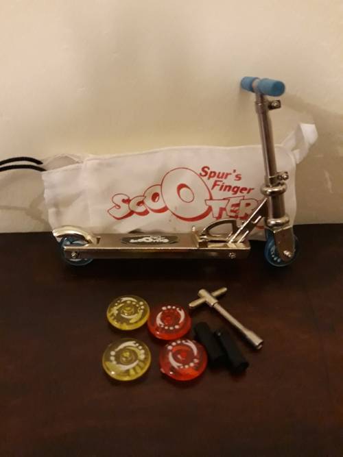 Ultra Vintage Spur Finger Scooter - Like NEW!