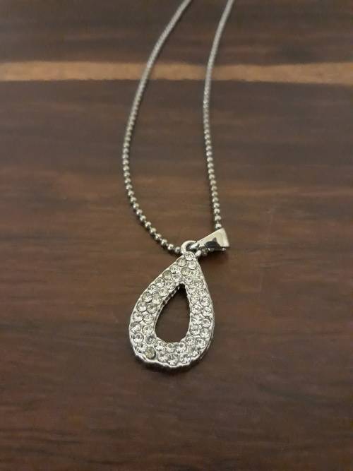 A Lovely Lot of Jewellery Items for One Bid!