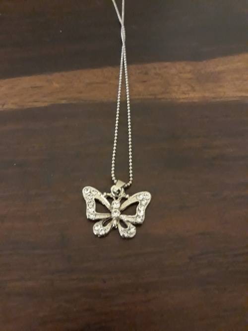 A Simply Stunning Lot of 4 Jewellery Items for One Bid!