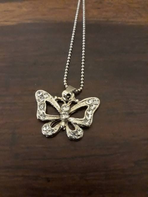 A Simply Stunning Lot of 4 Jewellery Items for One Bid!