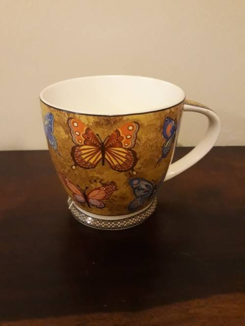 A Gorgeous Collector`s Cup/Mug by Golden Monarch