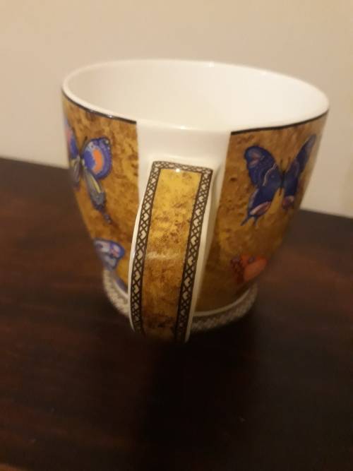 A Gorgeous Collector`s Cup/Mug by Golden Monarch