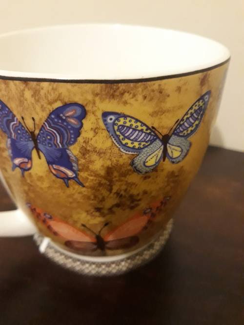 A Gorgeous Collector`s Cup/Mug by Golden Monarch