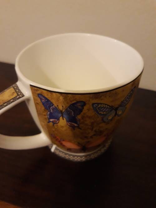 A Gorgeous Collector`s Cup/Mug by Golden Monarch