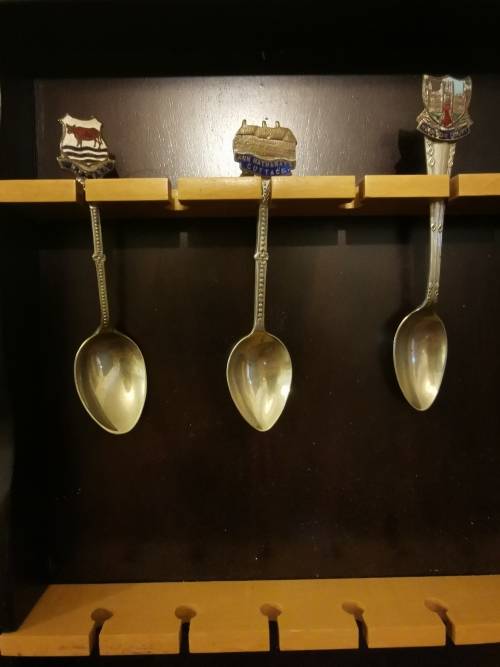 Collector`s Teaspoon Rack with Three Spoons