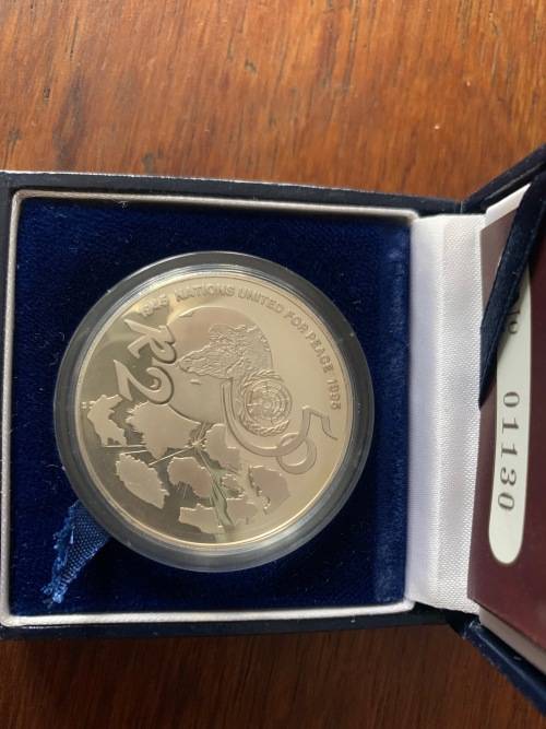 **1995 Silver 1OZ R2 UN50**