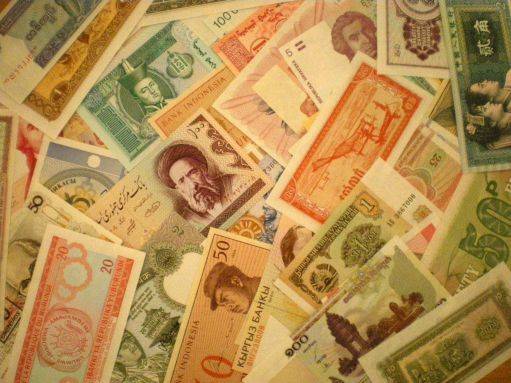 50 DIFFERENT INTERNATIONAL BANK NOTES UNCIRCULATED