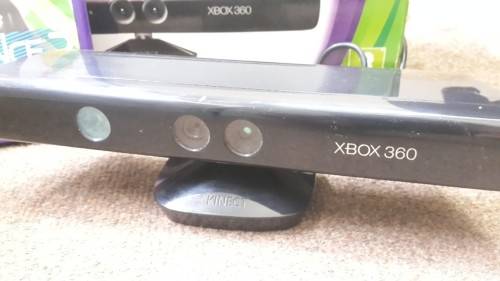 Xbox 360 Kinect Sensor + Game