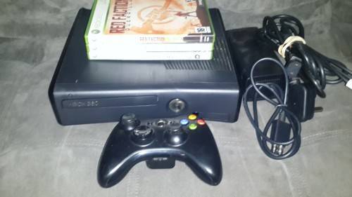 Xbox 360 Slim 250GB + 3 Games