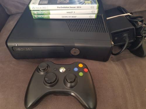 Xbox 360 Slim 250GB + 3 Games