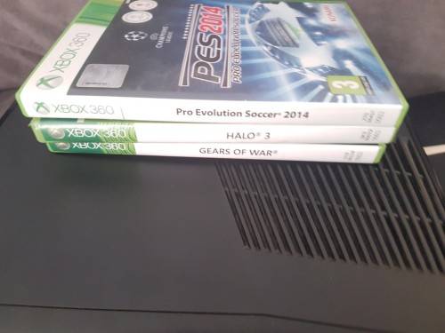 Xbox 360 Slim 250GB + 3 Games