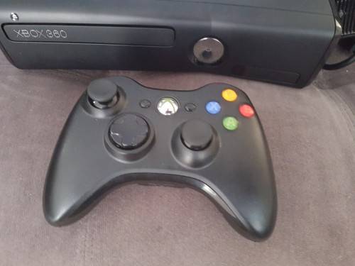 Xbox 360 Slim 250GB + 3 Games