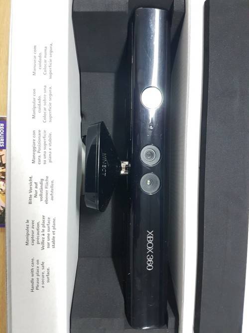 Xbox 360 Kinect Sensor + Game