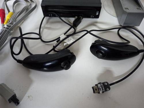 Wii Black Console with 2 x Remotes and all cables