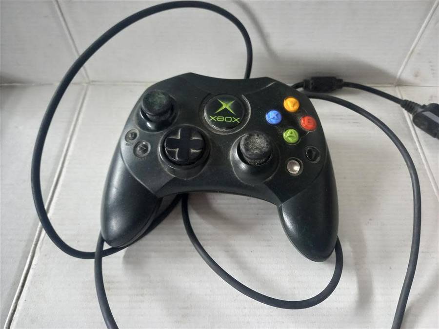 Original Small Type Xbox controller for first Xbox console