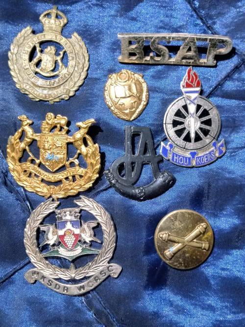 Cap/Collar/Shoulder Title Badges