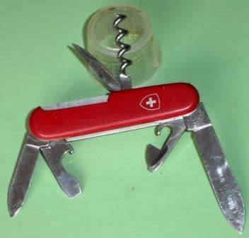 Swiss Army Knife with six blades/instruments
