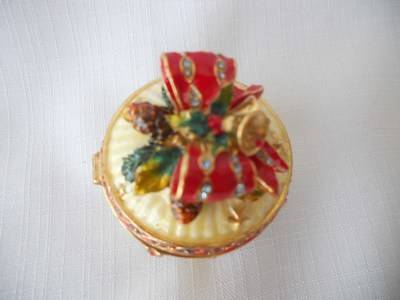 Secret Trinket Box with Ribbon on top - Treasurine