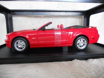 2006 Ford Mustang GT Convertible - Autoart - 1:18 Red (NIB)