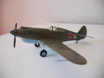 P-40B/C "Warhawk" 154th IAP Soviet Aviation 1942 WWII Aircraft Series-1:72 Easy Model