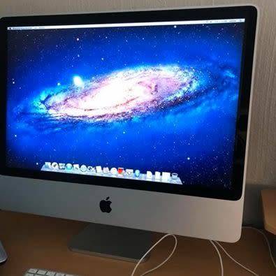 APPLE IMAC 24" A1225 - CORE 2 DUO - 320GB EXCELLENT CONDITION + APPLE KEYBOARD & MOUSE !!!