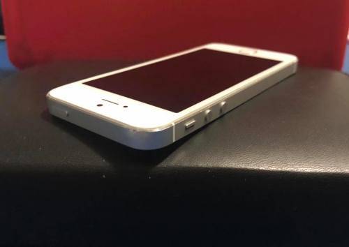 APPLE iPHONE 5S 32GB - SILVER - GOOD CONDITION