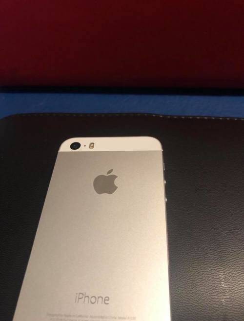 APPLE iPHONE 5S 32GB - SILVER - GOOD CONDITION