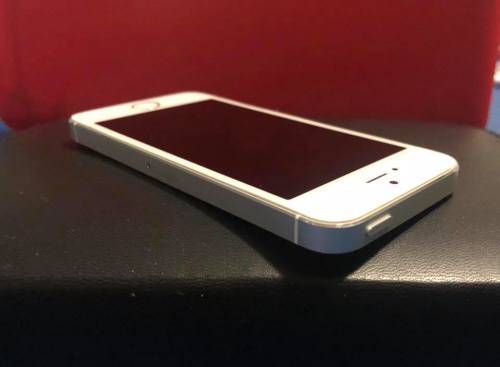 APPLE iPHONE 5S 32GB - SILVER - GOOD CONDITION