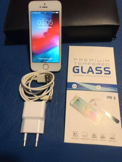 APPLE iPHONE 5S 32GB - SILVER - GOOD CONDITION