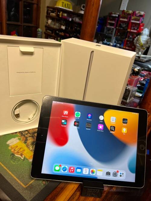 APPLE IPAD 6TH GENERATION - 32GB WIFI + CELLULAR - READ !!!