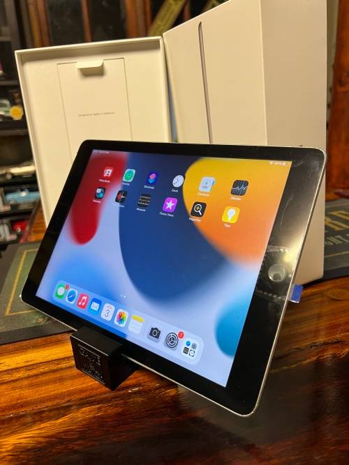 APPLE IPAD 6TH GENERATION - 32GB WIFI + CELLULAR - READ !!!