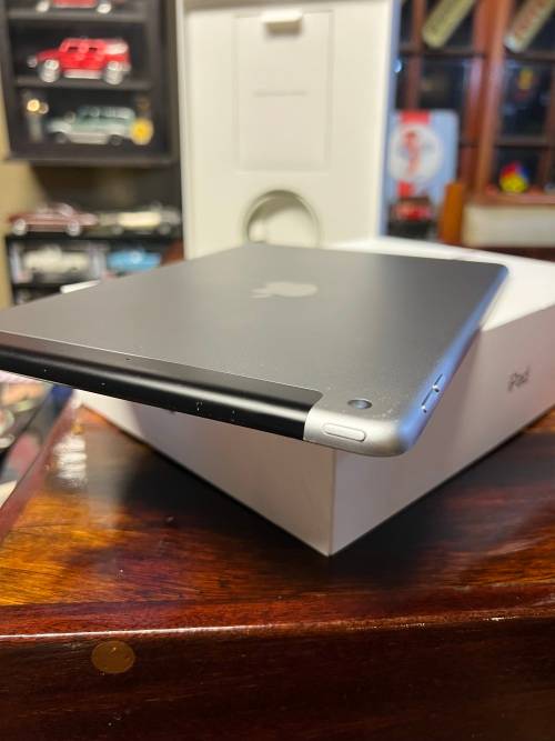 APPLE IPAD 6TH GENERATION - 32GB WIFI + CELLULAR - READ !!!