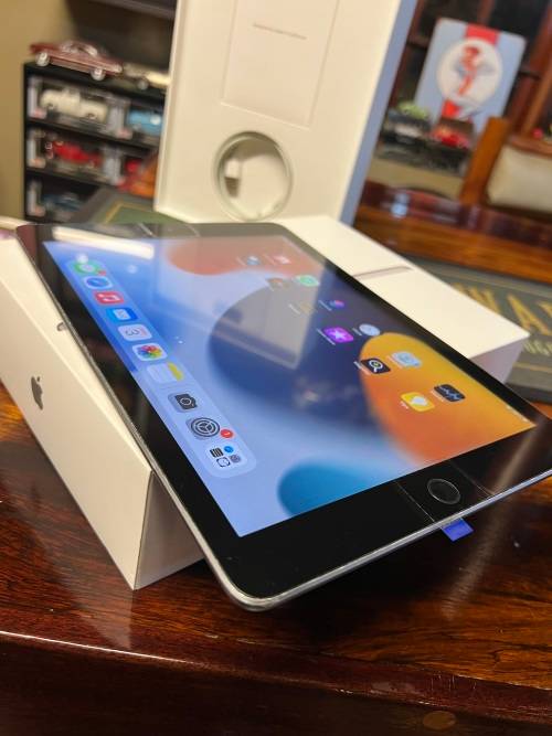 APPLE IPAD 6TH GENERATION - 32GB WIFI + CELLULAR - READ !!!