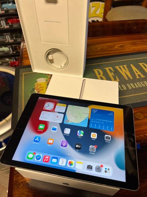 APPLE IPAD 6TH GENERATION - 32GB WIFI + CELLULAR - READ !!!