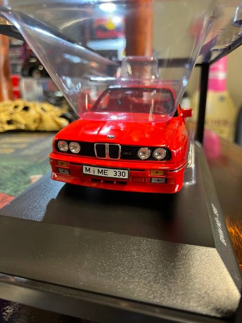 BMW E30 M3 1987 - Minichamps 1/18 scale - Bmw Dealer edition -Brand New