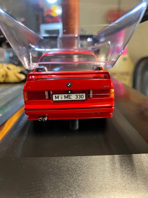 BMW E30 M3 1987 - Minichamps 1/18 scale - Bmw Dealer edition -Brand New