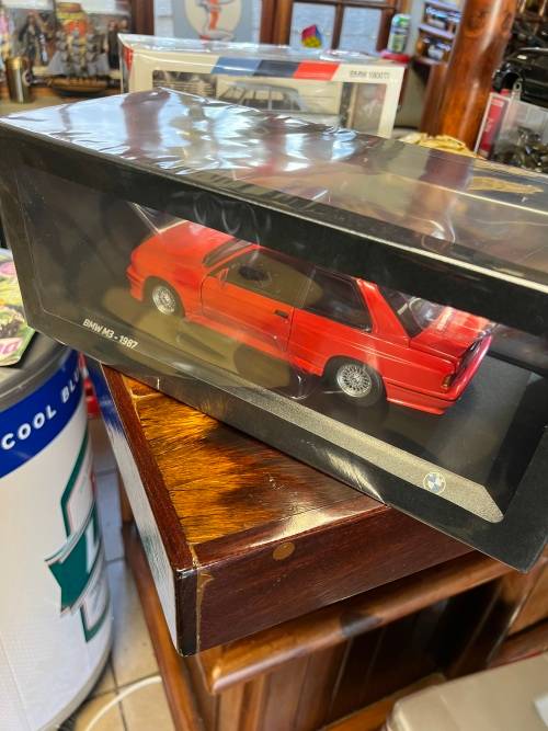 BMW E30 M3 1987 - Minichamps 1/18 scale - Bmw Dealer edition -Brand New