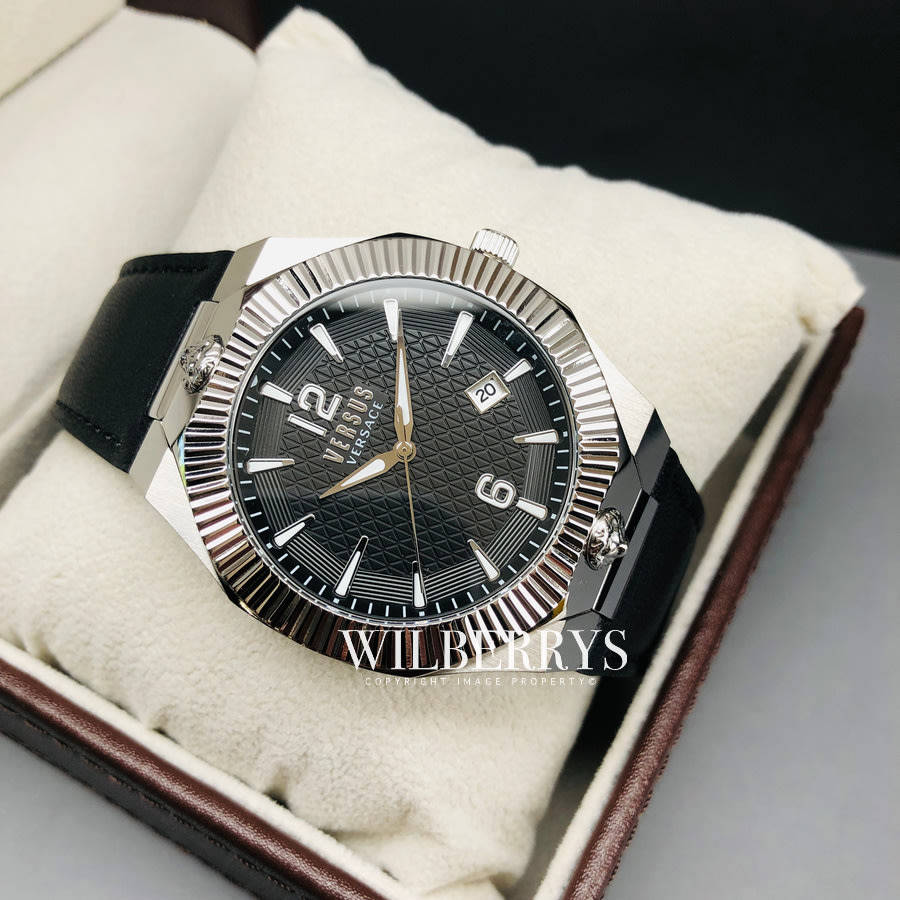 **Retail: R10,000.00*** VERSACE Men's Versus Chicago Surgical Steel Watch BRAND NEW IN BOX