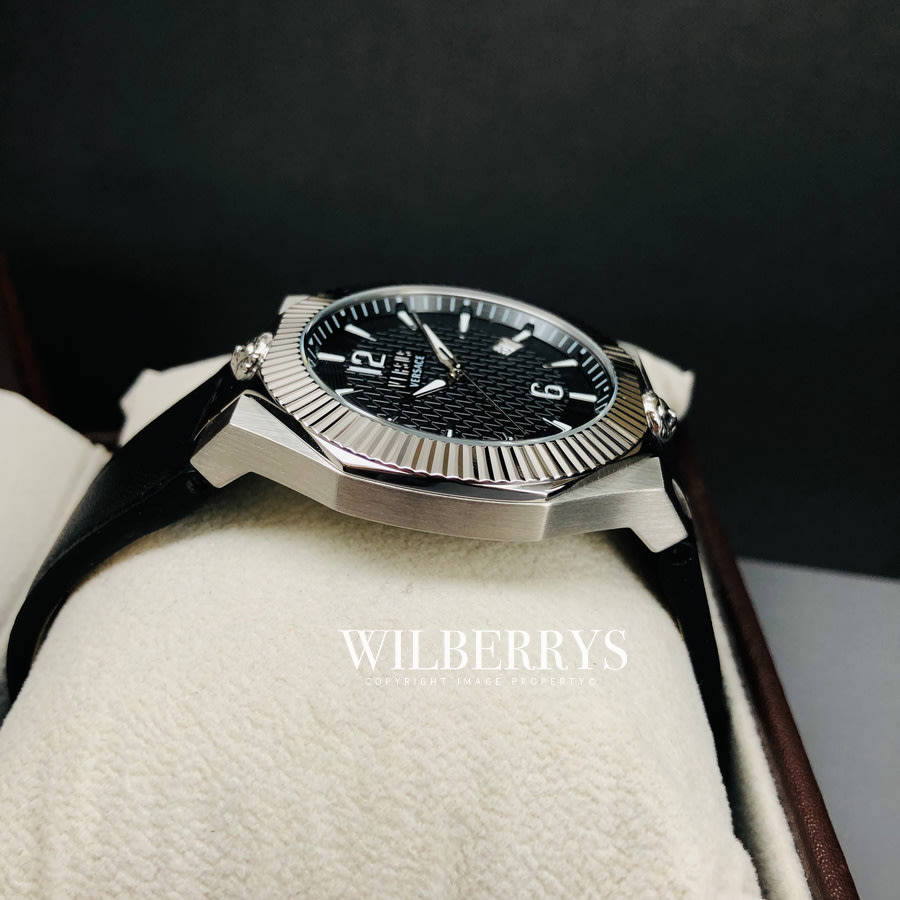 **Retail: R10,000.00*** VERSACE Men's Versus Chicago Surgical Steel Watch BRAND NEW IN BOX