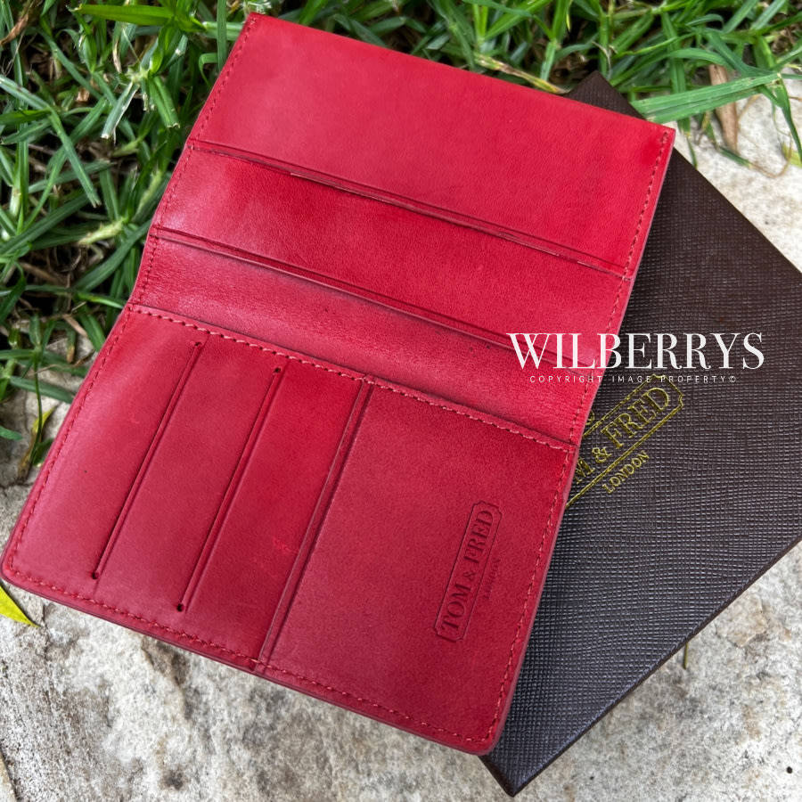 Retail: $129 / R2,199.00 TOM & FRED® Men`s WORN VINTAGE OILED RED Manchester Vertical Bi-fold Wallet