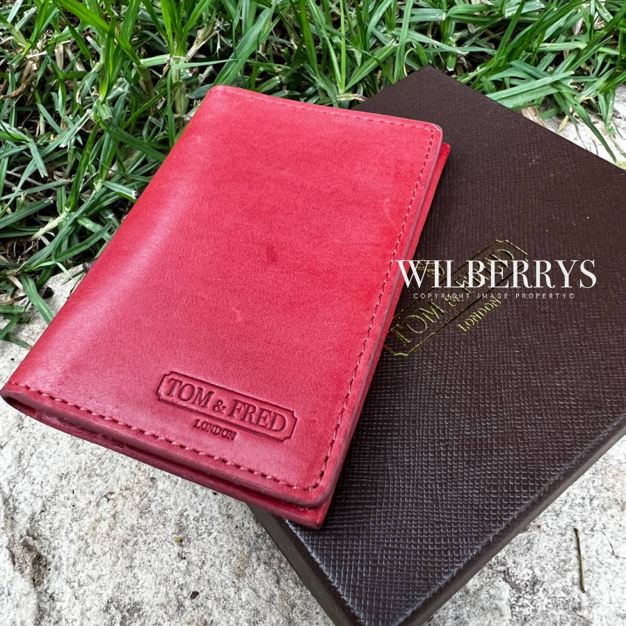 Retail: $129 / R2,199.00 TOM & FRED® Men`s WORN VINTAGE OILED RED Manchester Vertical Bi-fold Wallet