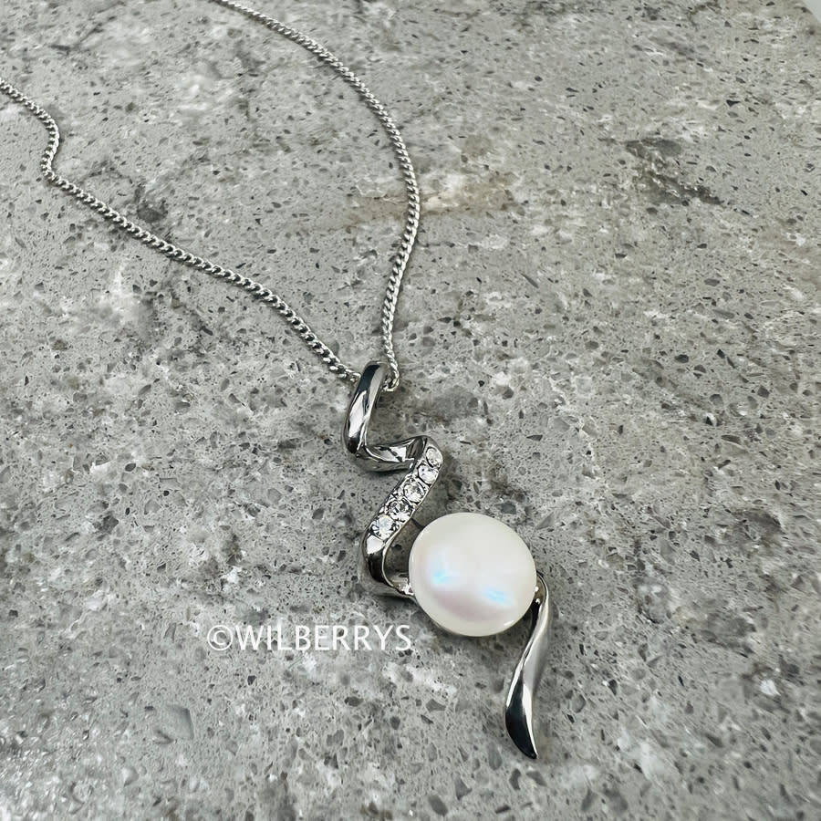 BRITISH JEWELLERS Devition Freshwater Pearl Bow Pendant with Swarovski Elements® + Chain