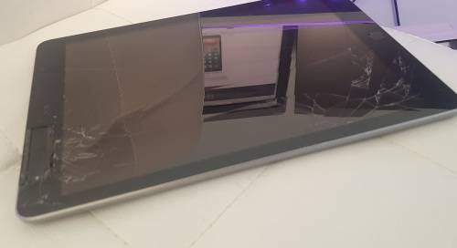 Apple iPad (6th gen) A1974 128gb WiFi + Cellular (For Spares)